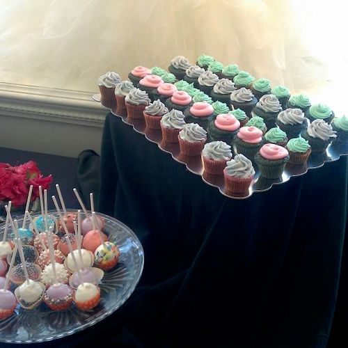 Minnie Ruby & Sapphire Velvet cupcakes accompanied