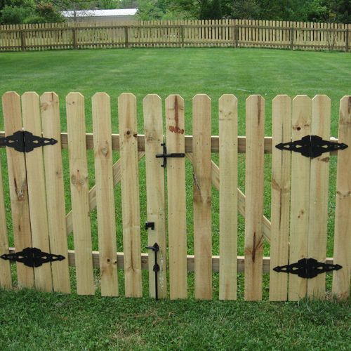 Standard 4' Dog ear Picket fence