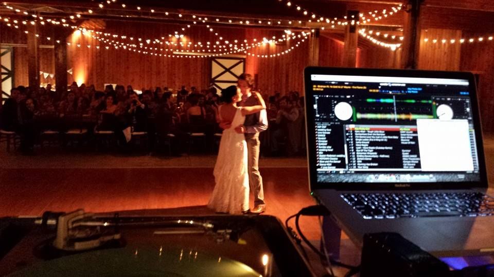 Beautiful wedding at Castle Hill Cidery in Keswick