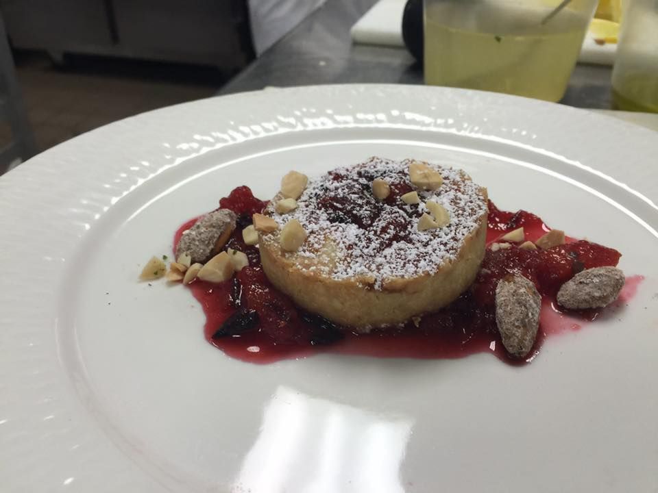 Mexican wedding cookie. Strawberry sauce, candied 