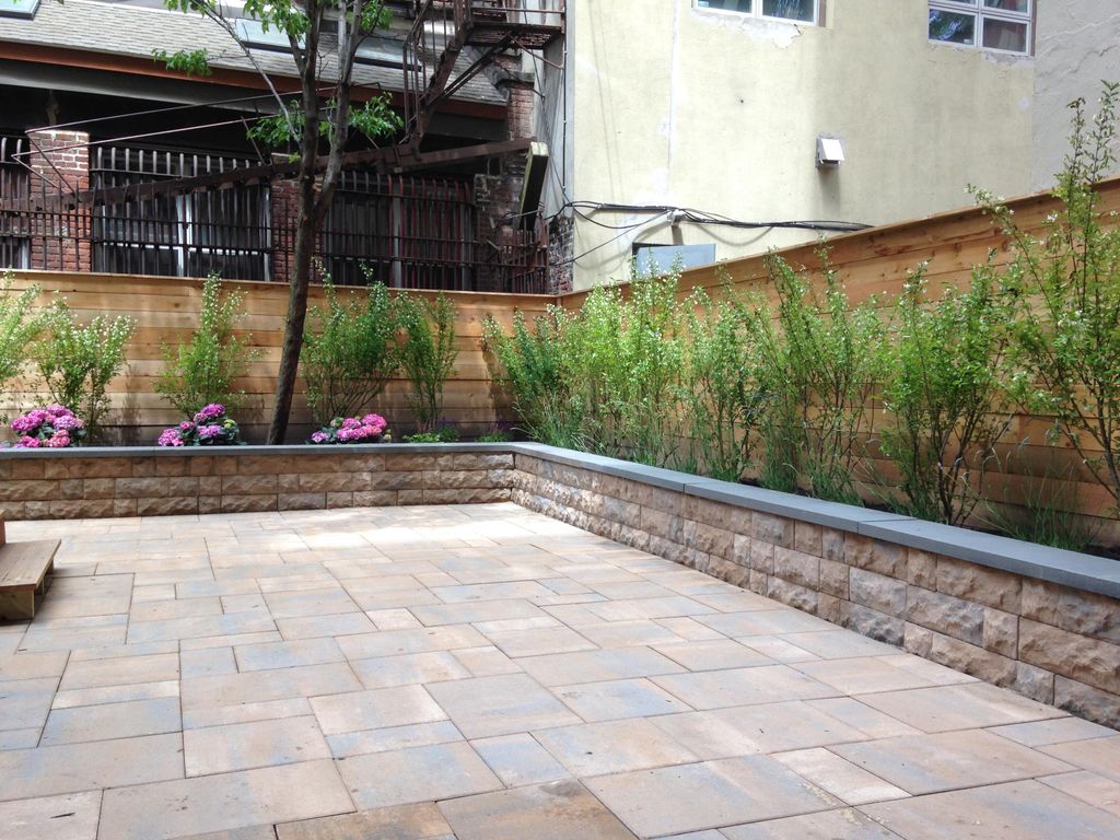 A courtyard in Jersey City, cedar horizontal fenci