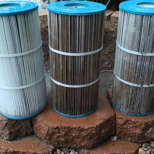 side by side clean and dirty filter cartridges. Th