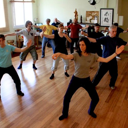 A qigong group cultivating and distributing qi ene