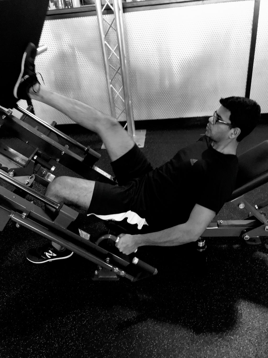 Varun doing the unilateral leg press sled