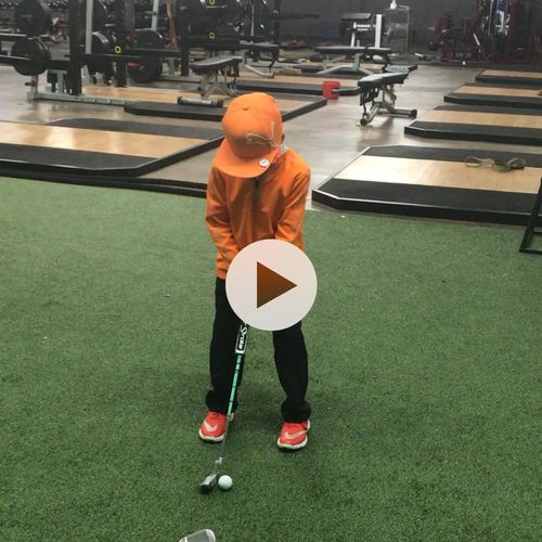 Leighton working on his new putting grip
