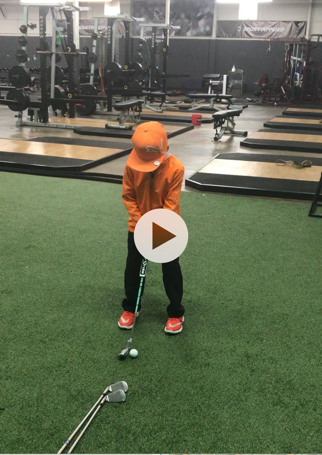 Leighton working on his new putting grip