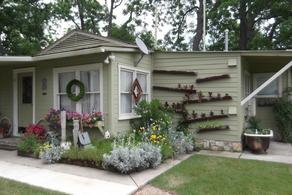 Pecan Springs Ranch - Bridal Cottage