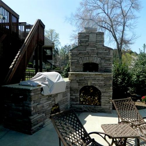 Outdoor Kitchen and Pizza Oven
