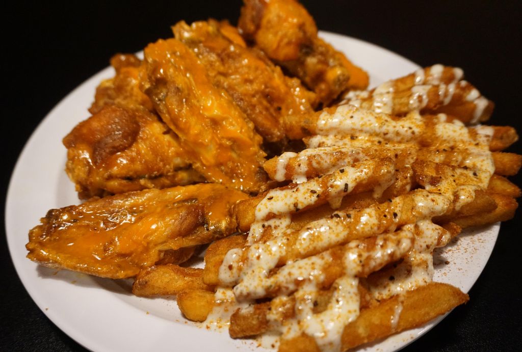 Traditional wings w/ Cajun Ranch Fries