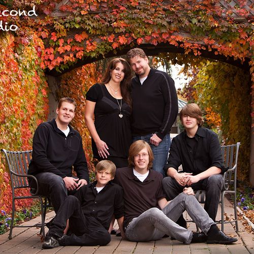 Get Your Fall Family Portraits its getting to be t