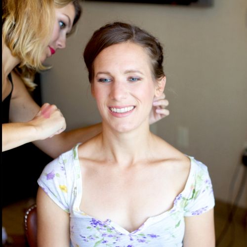 Soft no-makeup makeup look to enhance that bridal 