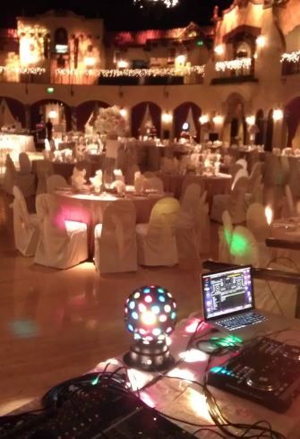 Weddings, events and parties are my specialty. Cla