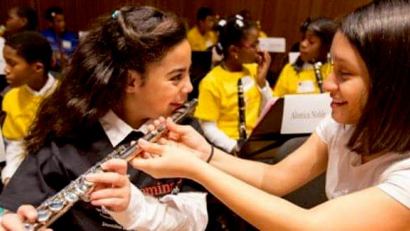 El Sistema seminar with students at DiMenna Center