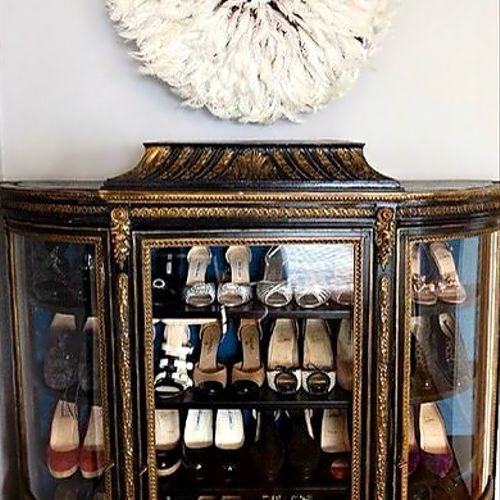 Organized shoe art