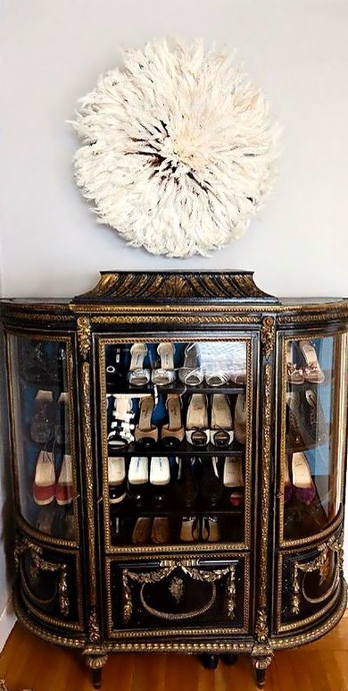 Organized shoe art