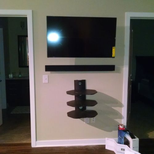 TV mount installation w/ Soundbar and receiver mou
