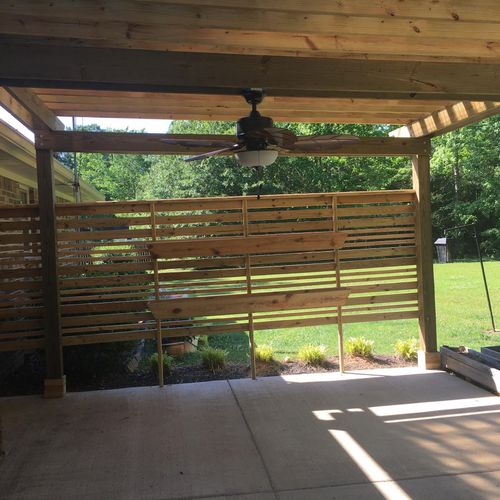 Pergola with polycarbonate roof and privacy wall