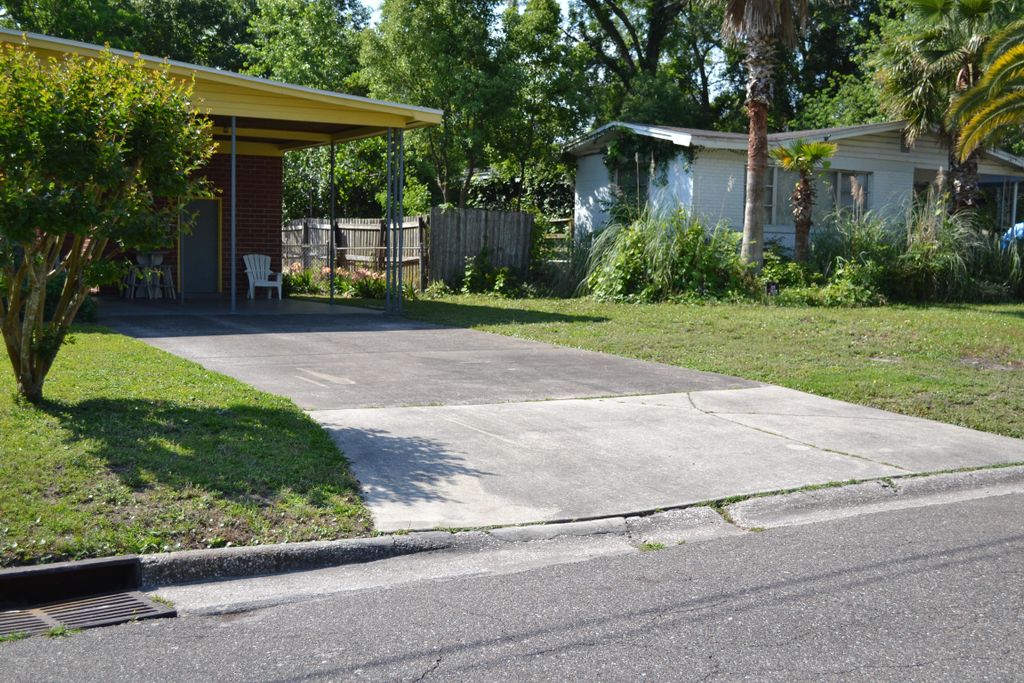 before/driveway cleaning