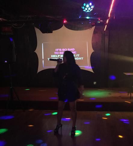 Vee Reonal Singing Karaoke