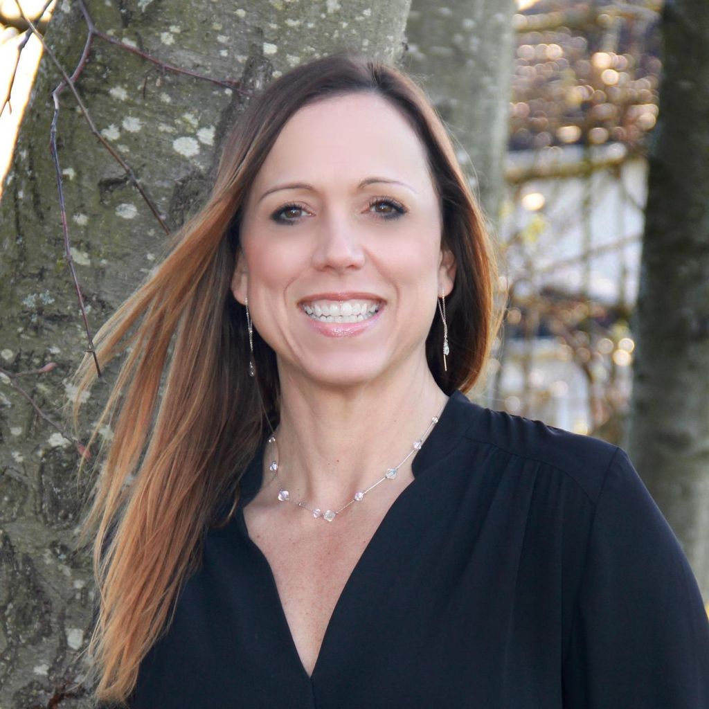 RE/MAX Associate Brokers | Tricia Jacobs