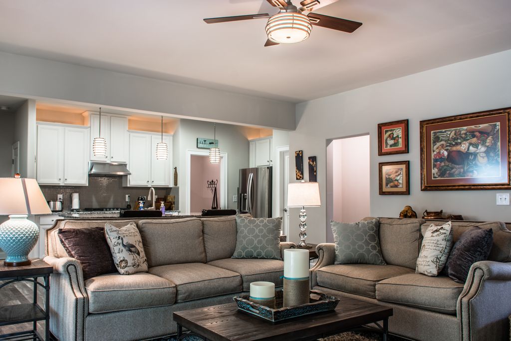 Real Estate - living room