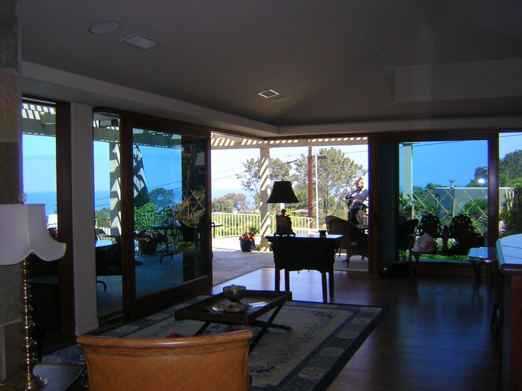 Del Mar residence, Large Lift and Slide corner pat