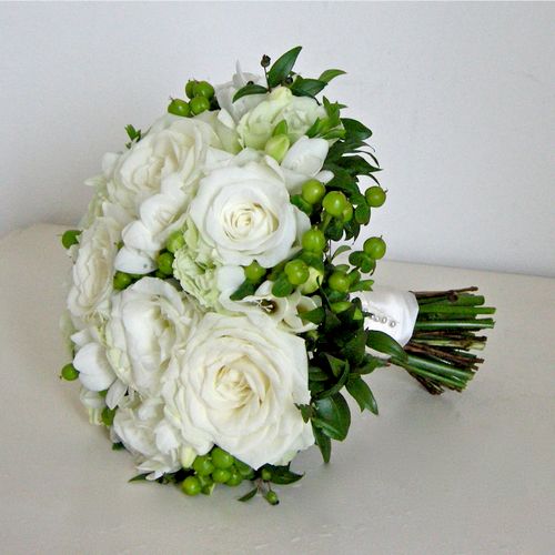 Basic white hand-tied bride's bouquet