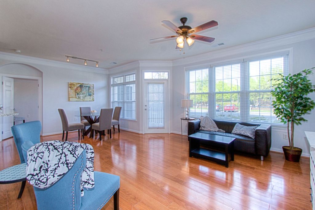 Spacious Condo in a gated community in Leesburg