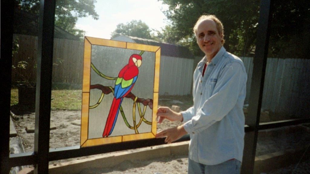 HANDY MAC AND HIS PARROT