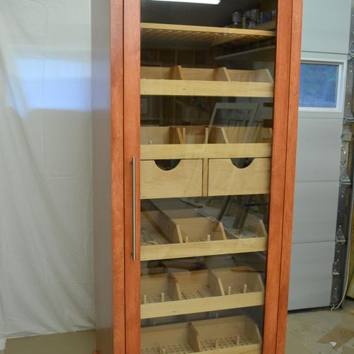 Cigar humidor cabinet