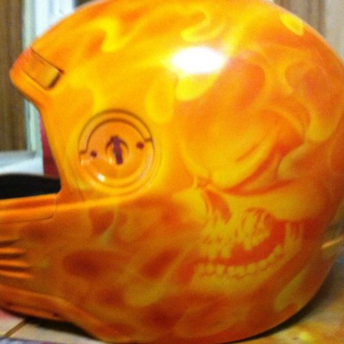 Airbrushed helmet, side profile real fire and skul