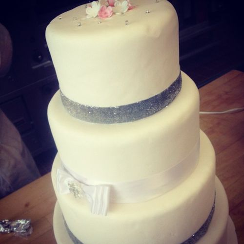 Wedding Cake - Silver/White