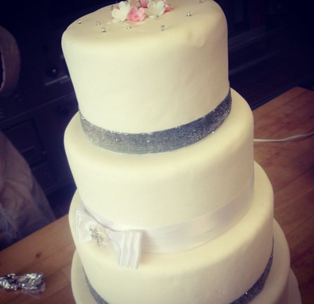 Wedding Cake - Silver/White