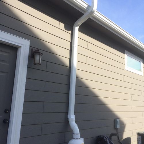 Downspout pipe looks more like a gutter than an in
