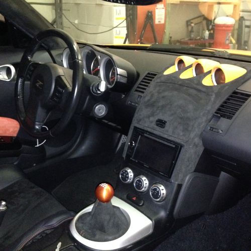 Nissan 350Z
Suede Wrapped Dash Pieces, & Shift Boo