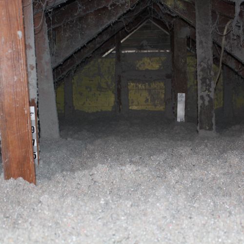 Applegate loose fill cellulose in attic