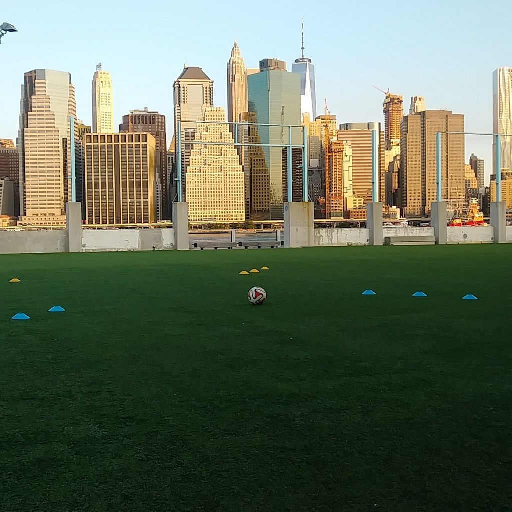 we train at 7am on Brooklyn's Pier 5