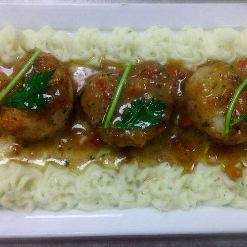 Scallops in a dinner sauce and served with mashed 