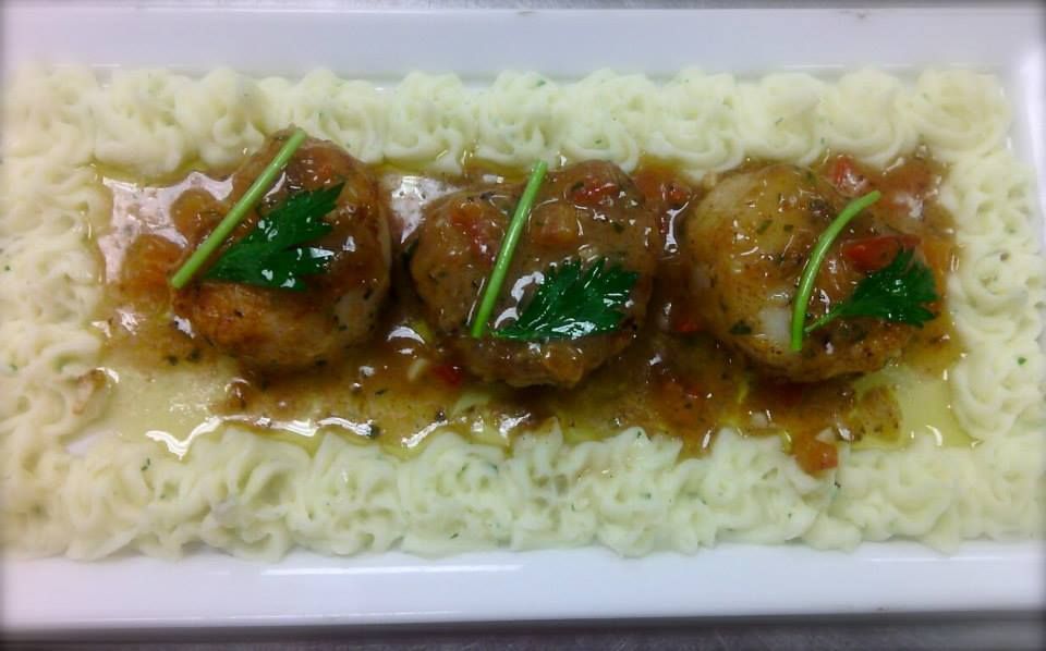 Scallops in a dinner sauce and served with mashed 