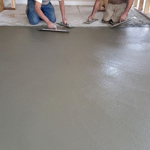New floor, laying cement