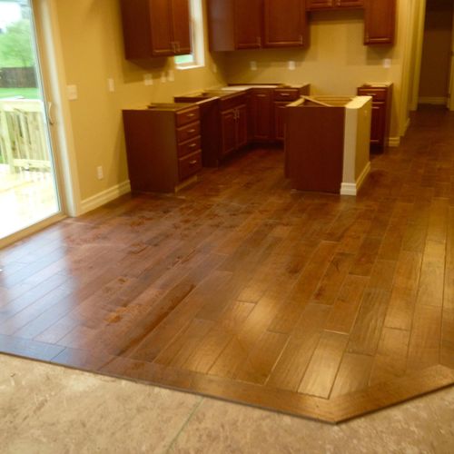 Floor Covering: Hardwood, Engineered, Laminate, Vi