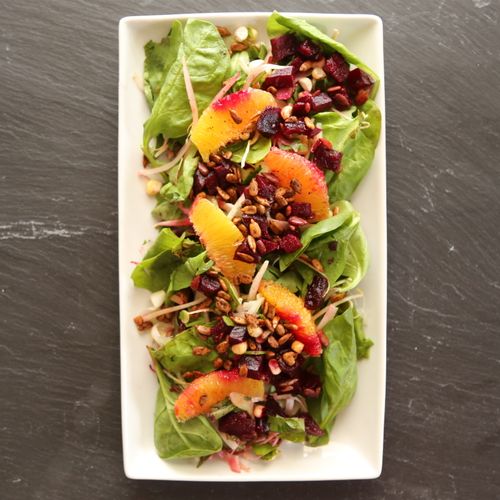 Beet, citrus and spinach salad with cayenne-roaste
