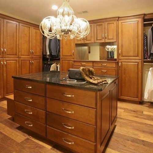 Who wouldn't want this Master Closet?  Let's start