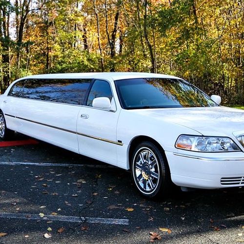 Tiffany Edition Lincoln Town Car - 8 to 10 passeng