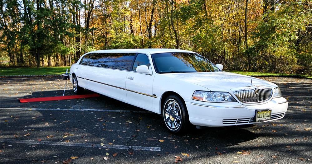 Tiffany Edition Lincoln Town Car - 8 to 10 passeng