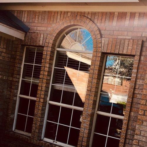 Residential window cleaning in Round Rock Tx