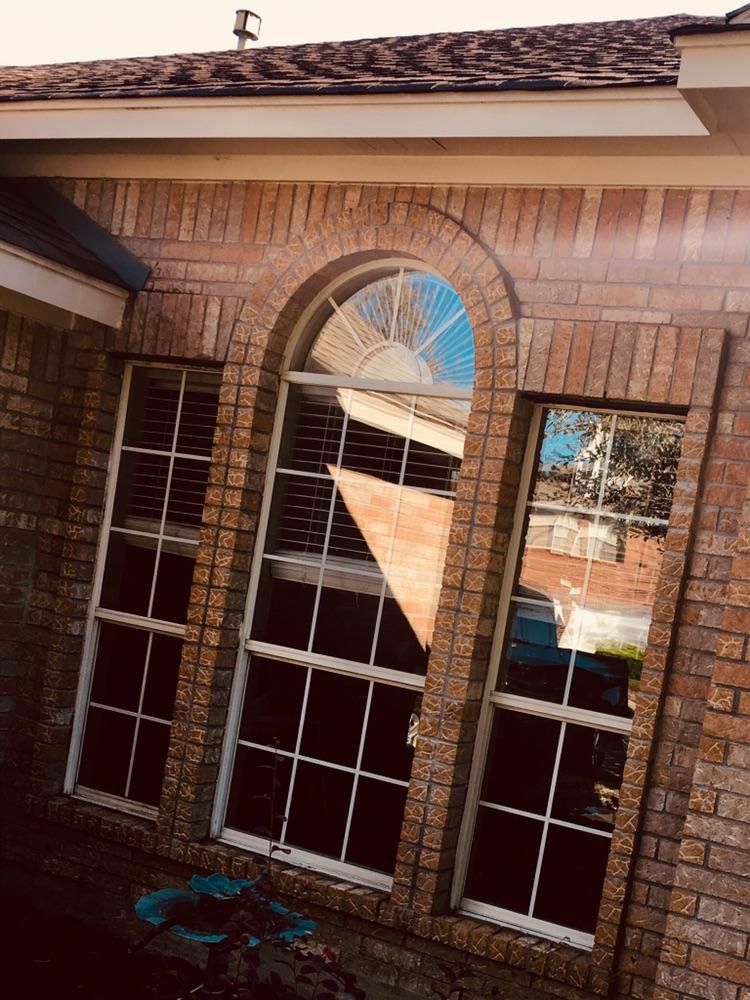 Residential window cleaning in Round Rock Tx