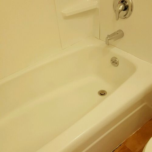 After photo of tub -- Missoula house cleaning
