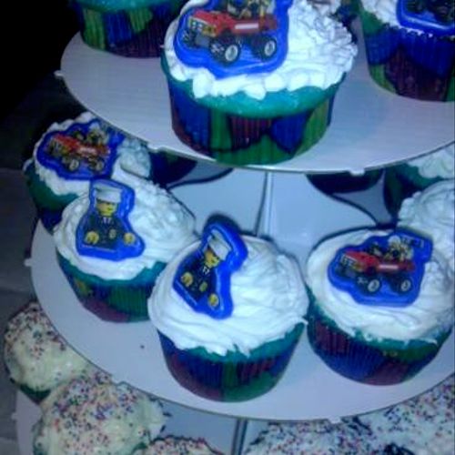Leggo Blue Velvet cupcakes with white icing