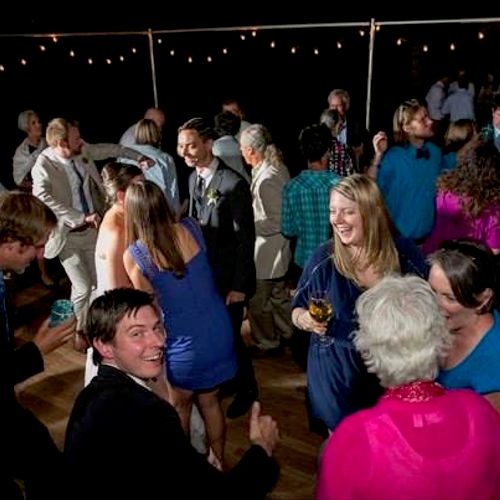 This wedding dance party went til midnight!